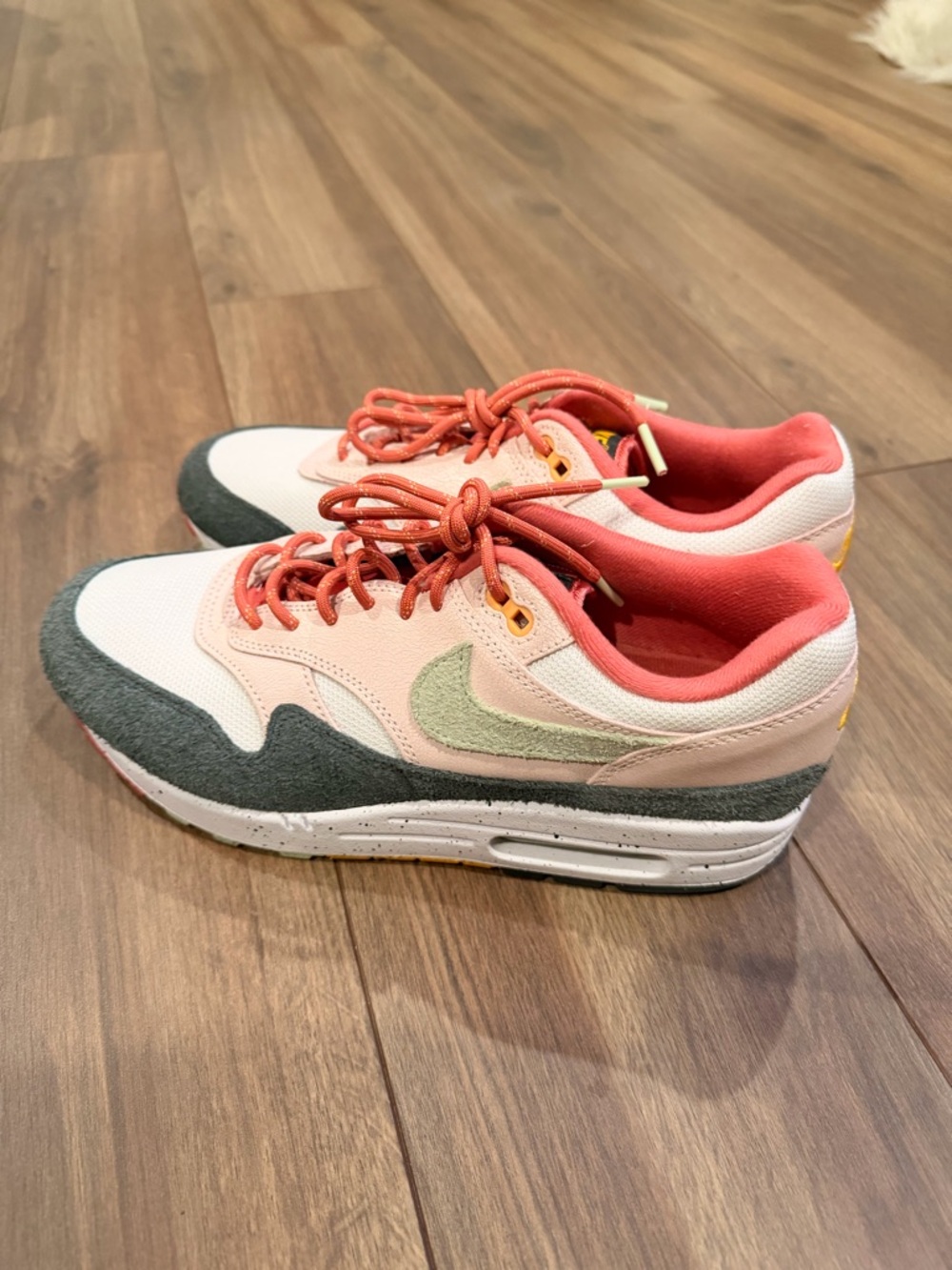 Air Max 1 Easter celebration men’s 9 worn once excellent condition